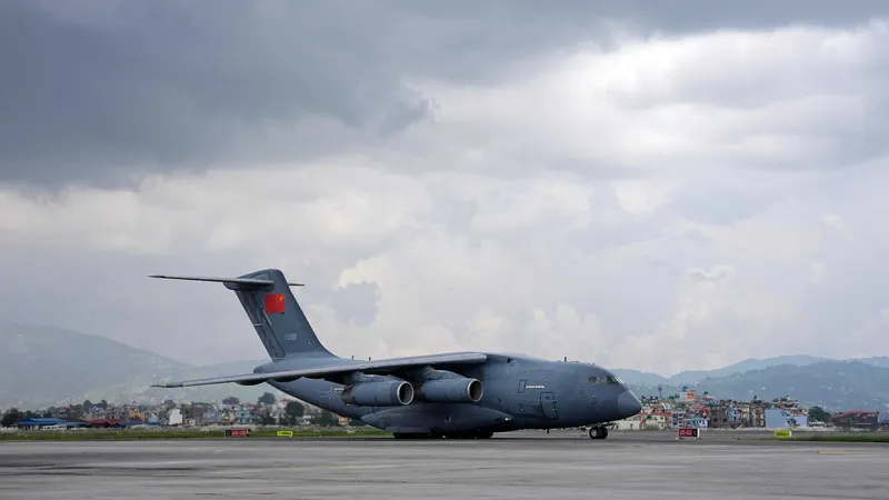 China sigue comprometida a superar las dificultades junto con Nepal