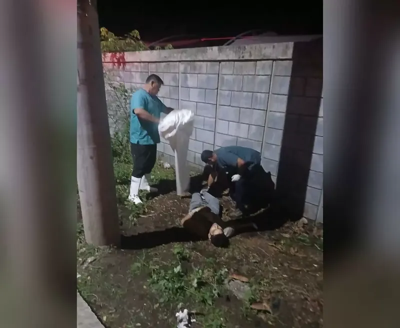 Dueño de bar muere al impactar en moto contra poste cerca de Residencial Flor de Pino