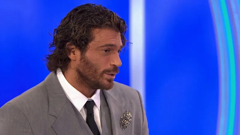 Can Yaman: "La fama me hizo perder amigos porque me han traicionado"