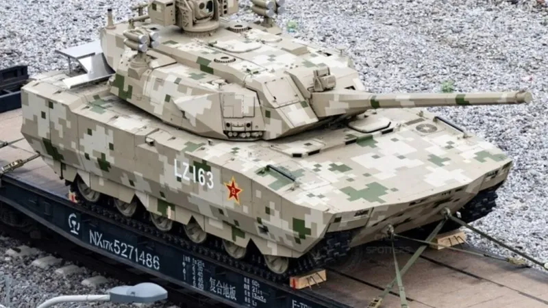 China está pensando el tanque más extraño de su historia: un reactor nuclear, 60 toneladas y proyectiles a 12.600 km/h
