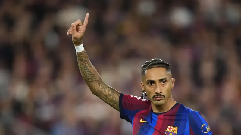 El Pichichi Raphinha vuelve al rescate para empatar el Clásico
