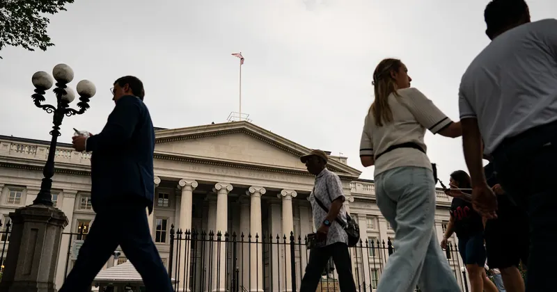 Rendimientos de bonos del Tesoro rozan máximos de 2007 y dividen a Wall Street