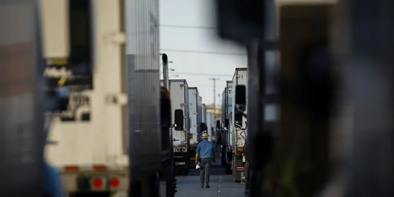 Agencia de aduanas de EU y juez buscan forma de proceder a devolución de aranceles