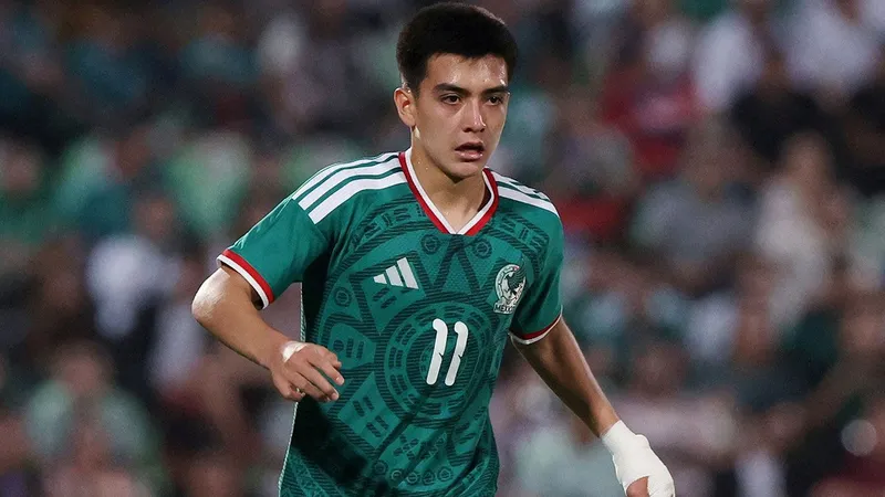 Gil Mora no irá a Europa; renovó contrato con Xolos de Tijuana