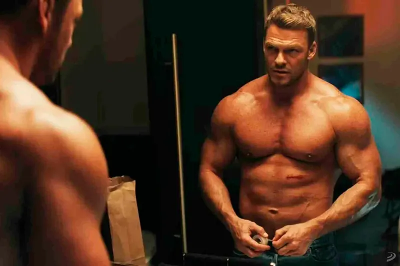 "Arruiné mi cuerpo": Alan Ritchson aumentó 14 kg y necesitó cirugía para su transformación en Reacher