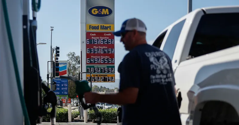 Precios de la gasolina bajo el mandato de Trump superan la media de la era Biden