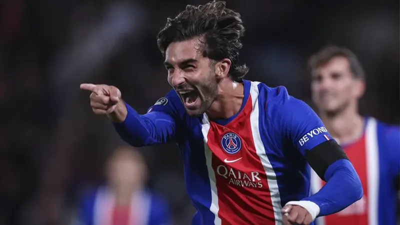 Ferran Torres con el PSG es reconocido como Jugador de la Semana en Champions League