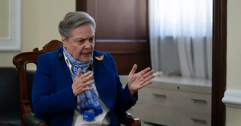 Iván Cepeda no subirá el IVA y quitará beneficios fiscales a los de mayores ingresos: Clara López