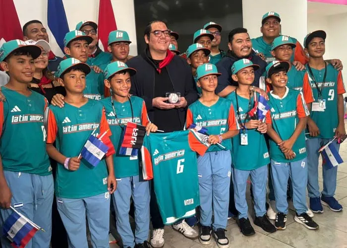 Nicaragua recibe a sus peloteritos tras brillar en Williamsport
