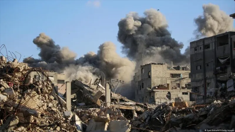 Soldados israelíes admiten órdenes de bombardear edificios habitados en Gaza