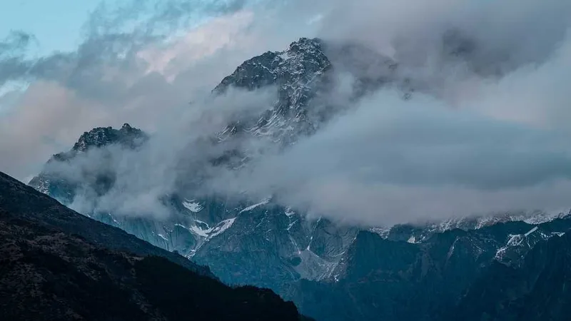 Una nueva generación vela por las montañas nevadas de Sichuan salvando vidas y protegiendo la naturaleza
