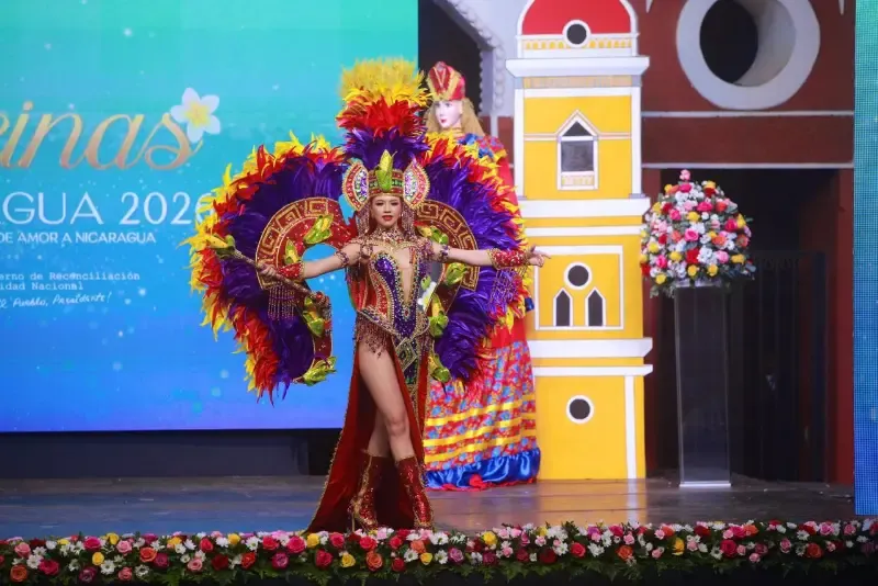 Reinas Nicaragua deslumbran con Trajes Nacionales
