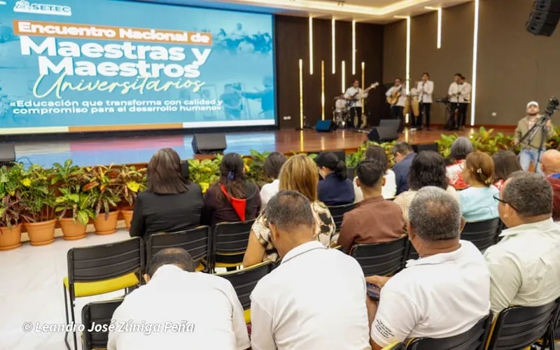 Desarrollan Encuentro Nacional de Maestras y Maestros Universitarios en la UNAN-Managua