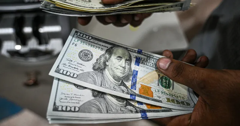 Dólar cierra estable ante optimismo por conversaciones de paz entre EE.UU. e Irán