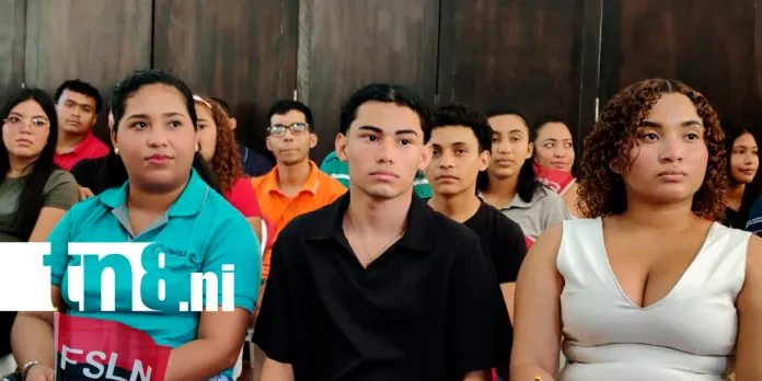 Gobierno nicaragüense entrega becas económicas a universitarios del departamento de Rivas
