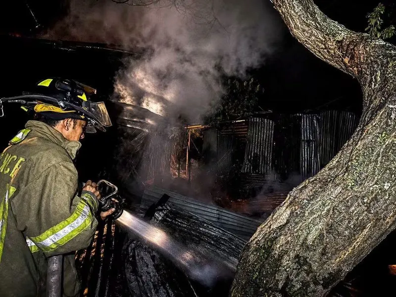 Familia pierde su vivienda y todas sus pertenencias tras voraz incendio en Estelí