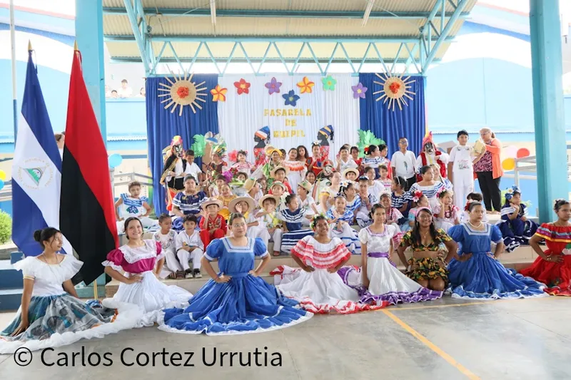 Colegio Otto de la Rocha promueve identidad y tradición con pasarela de huipiles