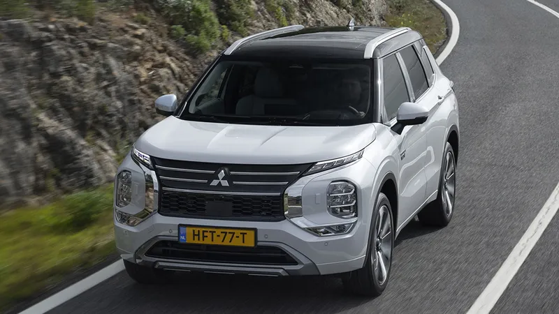 Por 29.500 €, este es el descuento que estabas esperando en el SUV híbrido 4x4 que gasta 0,8 l/100 km y que fue un superventas