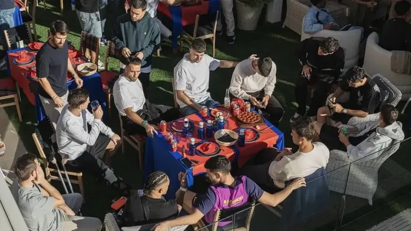 La plantilla del Barça hace piña con una comida