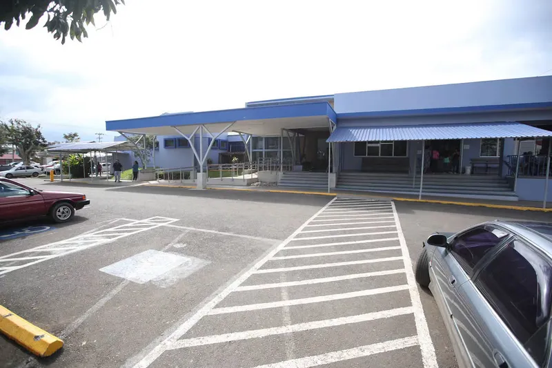 Nicaragüense muere tras violenta colisión de motocicleta y microbús en Costa Rica