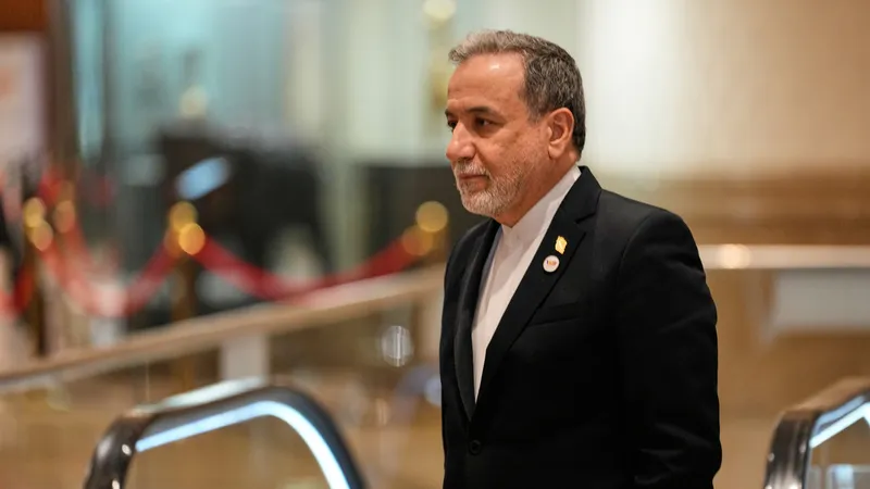 Canciller iraní: “No nos someteremos a la intimidación de EE.UU. y responderemos al lenguaje de amenazas”