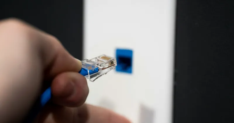 Dos formas para convertir las viejas instalaciones de cable de antena de TV en conexiones Ethernet y olvidarnos del WiFi en casa