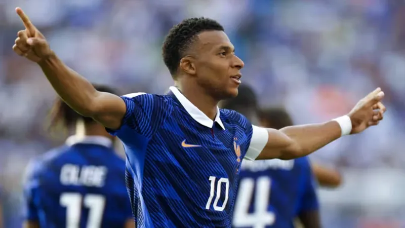 Barcola y Mbappé sellan el pase francés