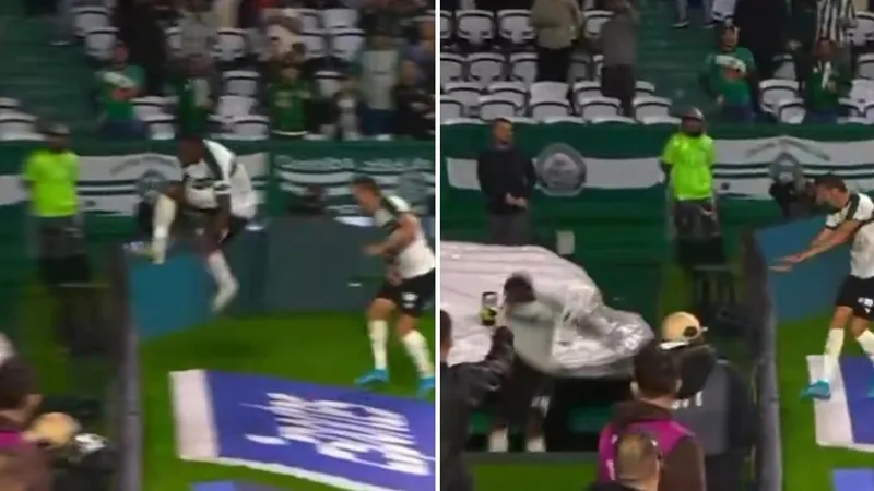 El festejo más desafortunado: cayó al vacío, se lesionó y encima le anularon el gol (VIDEOS)