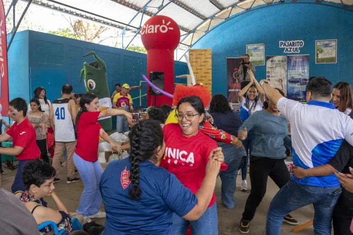 Claro Nicaragua lleva jornada de apoyo y alegría al Hogar Pajarito Azul