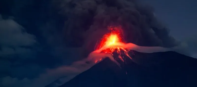 Guatemala declara alerta roja por la intensa actividad del volcán de Fuego