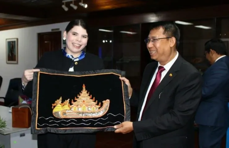 Economía Creativa con Embajador de Myanmar