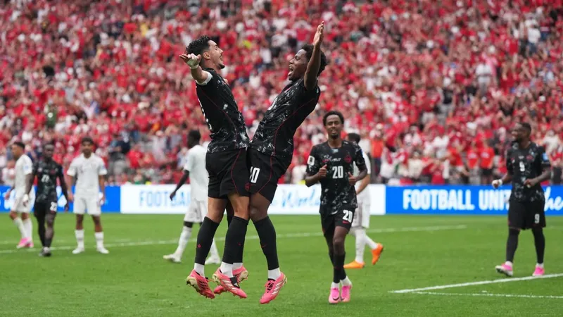 6-0: Canadá logra su primer triunfo en un Mundial con pena pero a lo grande