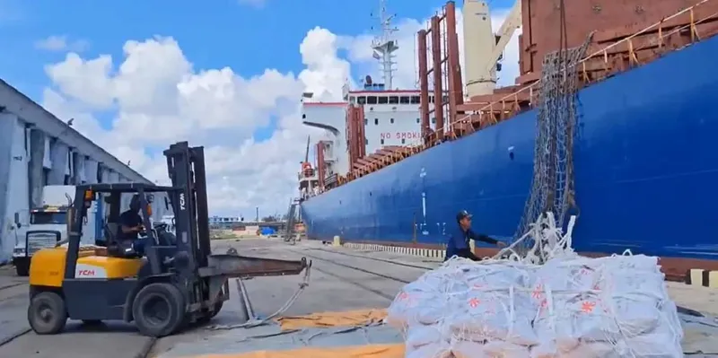 China respalda a Cuba con ayuda humanitaria y apoyo económico