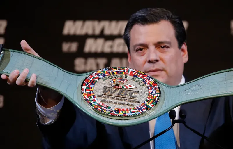 Mauricio Sulaimán defiende al polémico Jake Paul de una ola de críticas