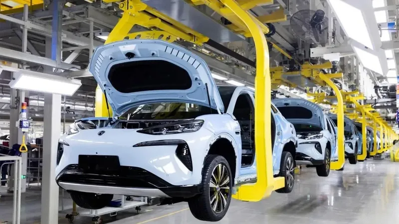 BYD busca más de 9.000 trabajadores para sus fábricas: entre 650 € y 2.600 € al mes dependiendo del puesto