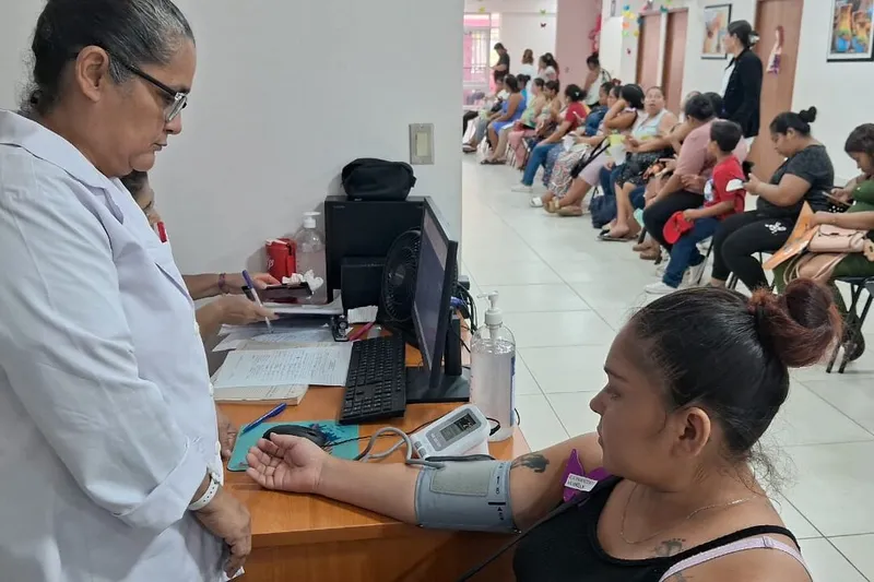 Más de 2 mil mujeres atendidas en mega feria de salud