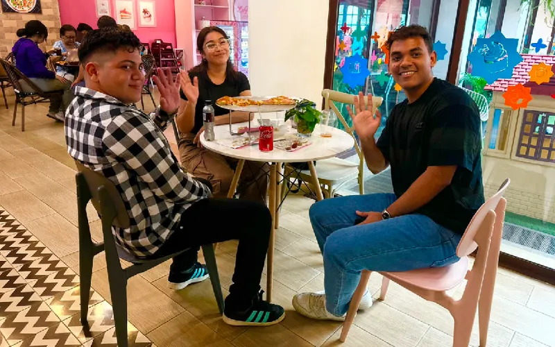 Familias disfrutan del buen sabor en ambientes tranquilos y seguros