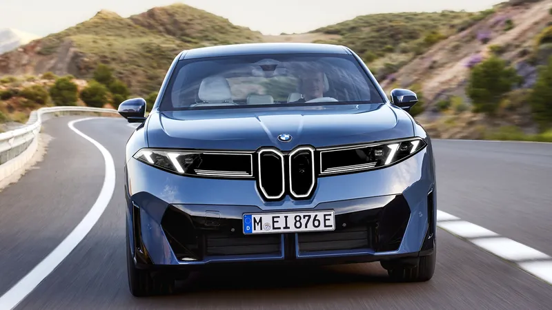 637 km de autonomía desde 63.650€: llega la nueva opción ‘de acceso’ al BMW iX3 eléctrico con 320 CV y tracción trasera