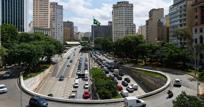 Los mercados dudan de los planes de Lula y Bolsonaro para frenar la deuda de Brasil