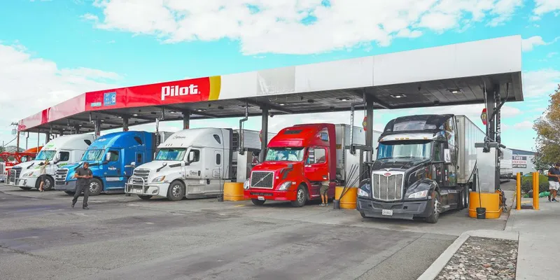 Precio del diésel en EU con nuevo récord; cotizó en 5.90 dólares por galón