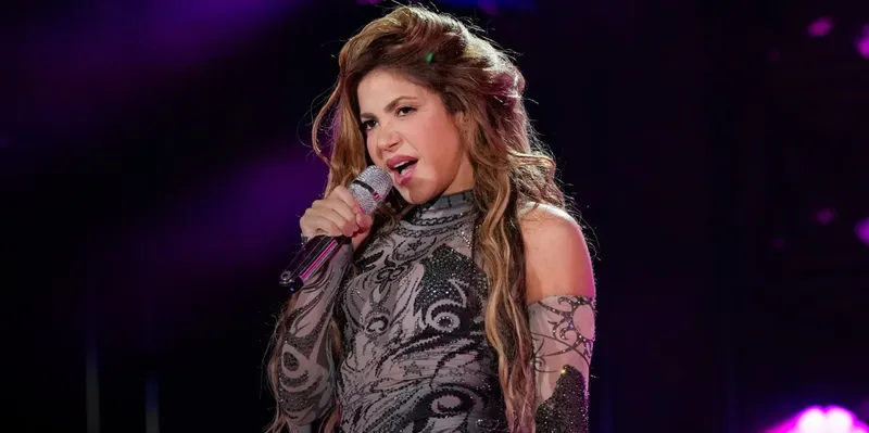 Maluma aparece junto a Shakira y enciende el escenario en Madrid con una colaboración...