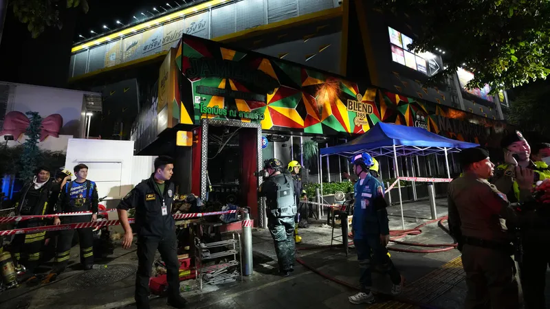 Tragedia en Bangkok: un voraz incendio arrasa un restaurante y deja decenas de muertos