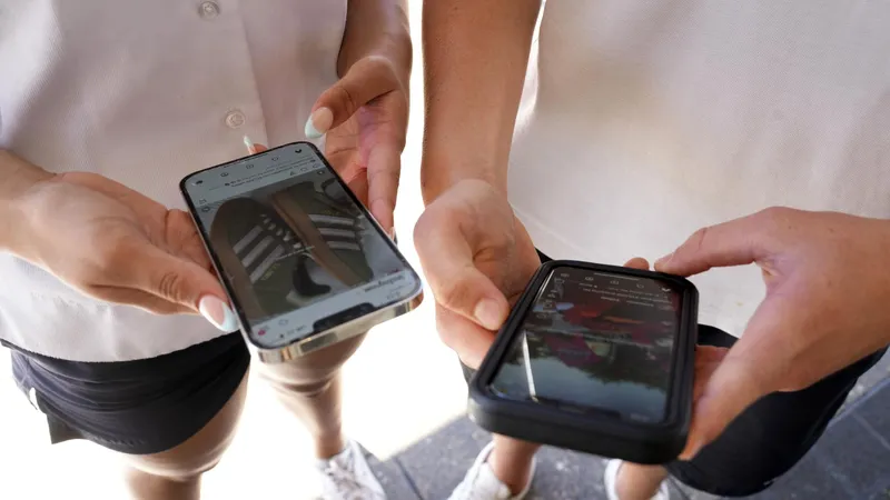 Decreto en México contra contenido digital violento debe acabar con modelo "que monetiza el odio", dice analista