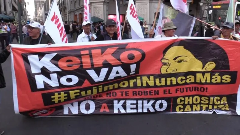 Peruanos toman calles para exigir que fujimorismo no regrese al gobierno