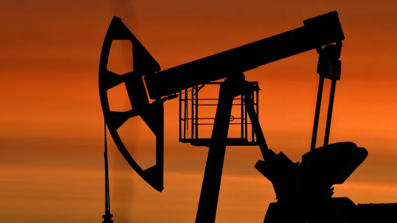 La producción petrolera de EEUU en el golfo de México cae más de la mitad por el huracán, según informes