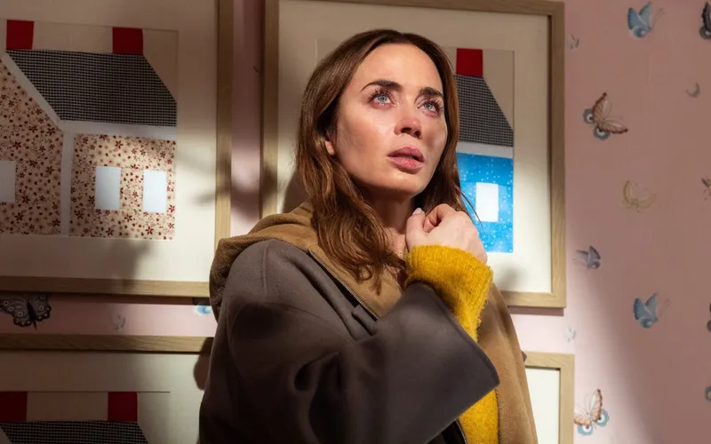 El contacto de Emily Blunt con los aliens, en este avance exclusivo de 'El día de la revelación'
