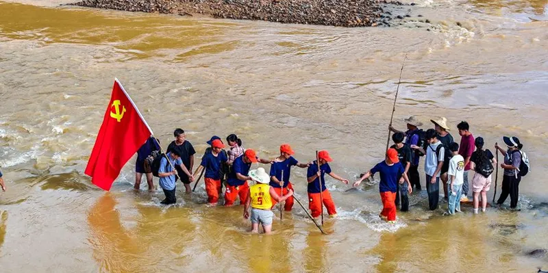 Inundaciones en Guangxi movilizan equipos de rescate tras tifón Maysak en China