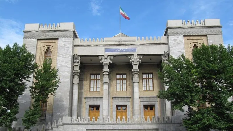Irán advierte al Reino Unido sobre las secuelas de participar en guerra