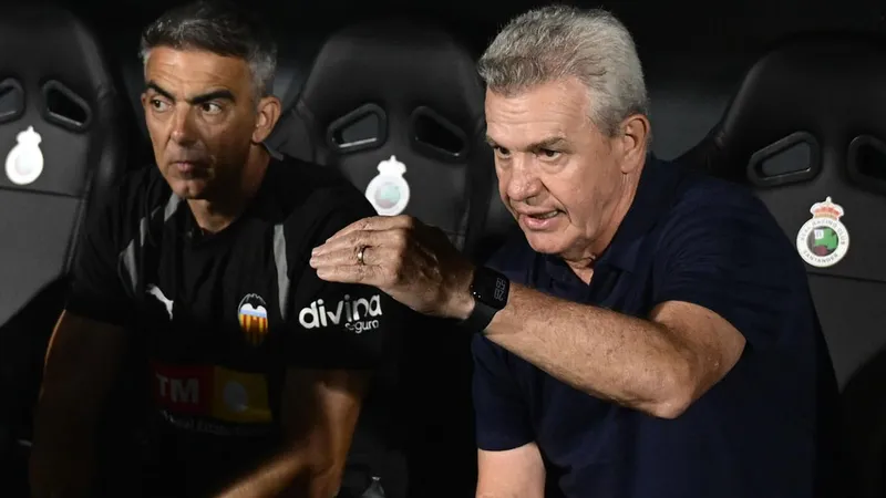 Javier Aguirre debuta sumando con el Valencia