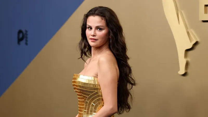 Selena Gomez deslumbra en dorado y con melena XL en los Premios Emmy 2026